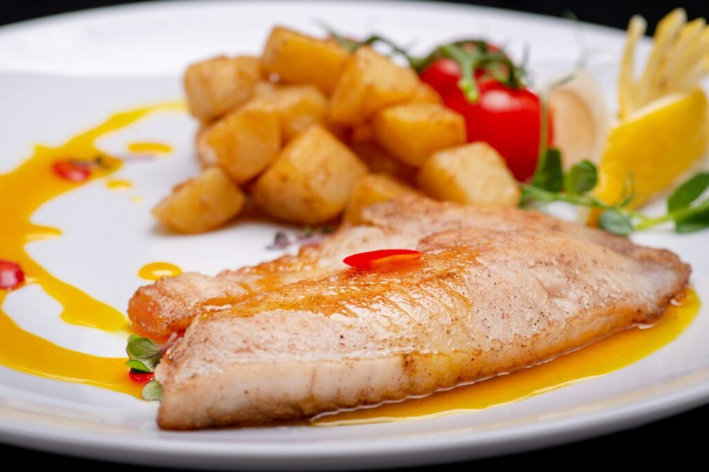 peixe servido no prato consumido pelo brasileiro