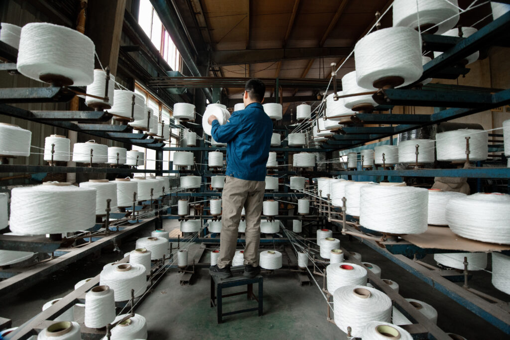 Profissional em fábrica textil