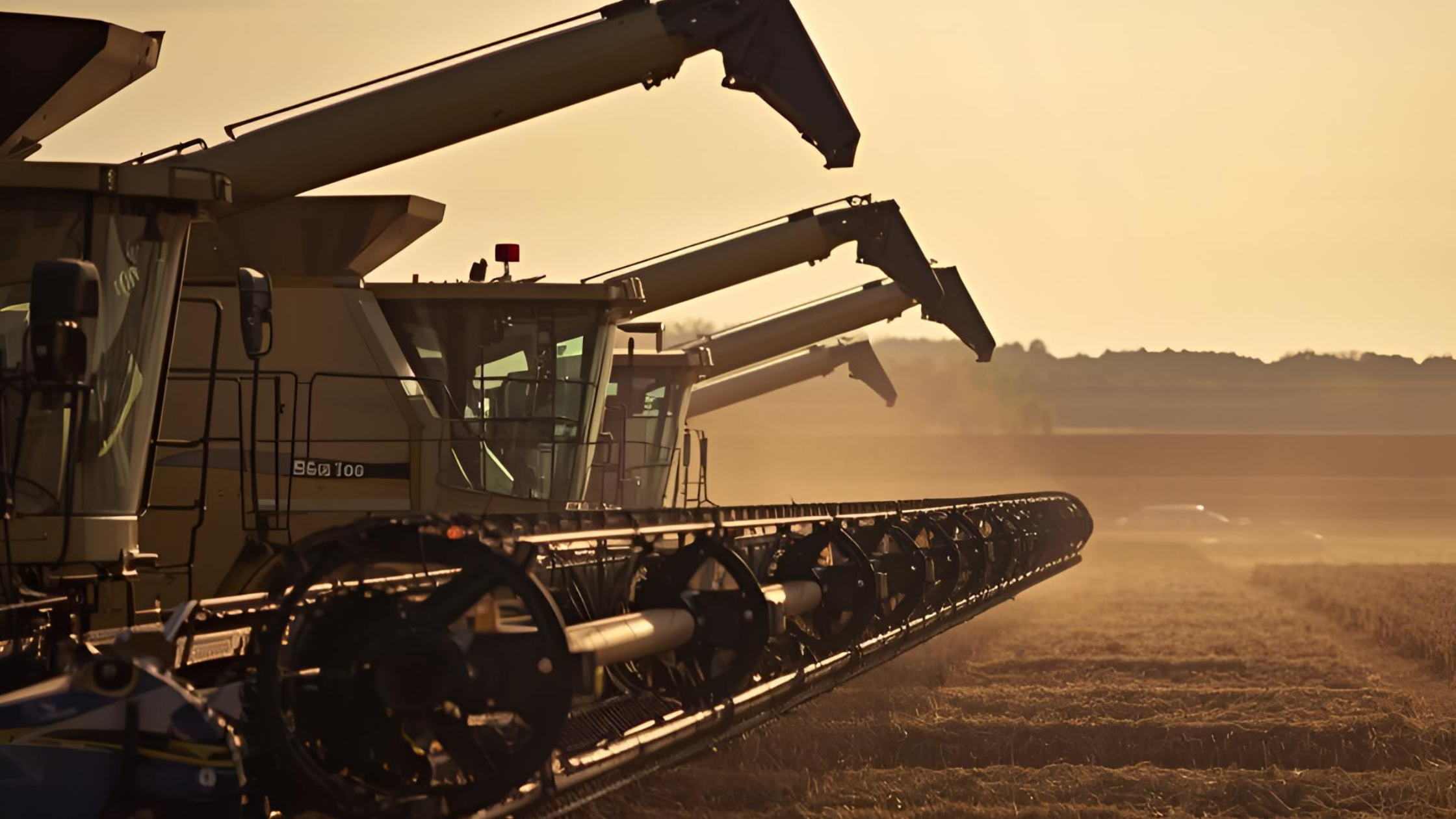 máquina colheitadeira agrícola em campo